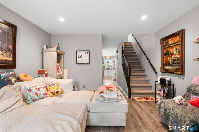 9 Columbus Avenue, Greenwich, CT 06830