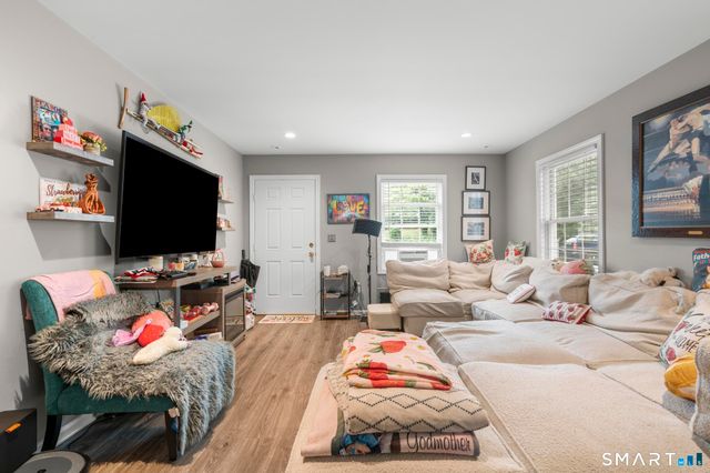 9 Columbus Avenue, Greenwich, CT 06830