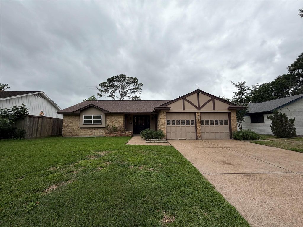 7007 Pine Grove Drive, Houston, TX 77092