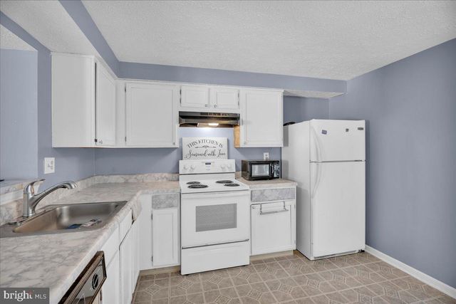 195 VILLA KNOLL CT, Sicklerville, NJ 08081