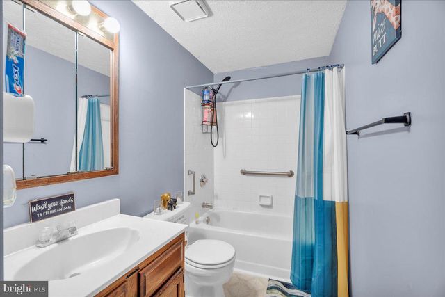 195 VILLA KNOLL CT, Sicklerville, NJ 08081