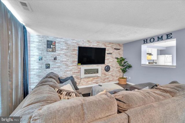 195 VILLA KNOLL CT, Sicklerville, NJ 08081