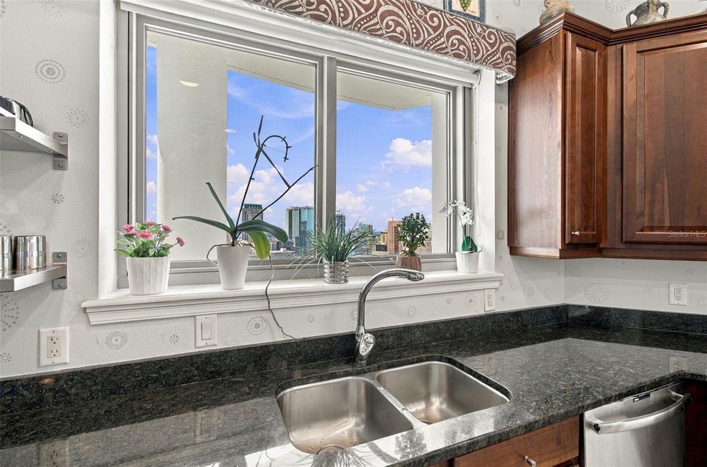 Image 28 of property listing at 1209 E CUMBERLAND AVENUE 2901, Tampa, FL 33602