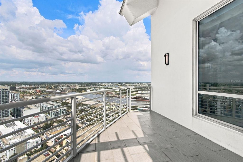 Image 63 of property listing at 1209 E CUMBERLAND AVENUE 2901, Tampa, FL 33602