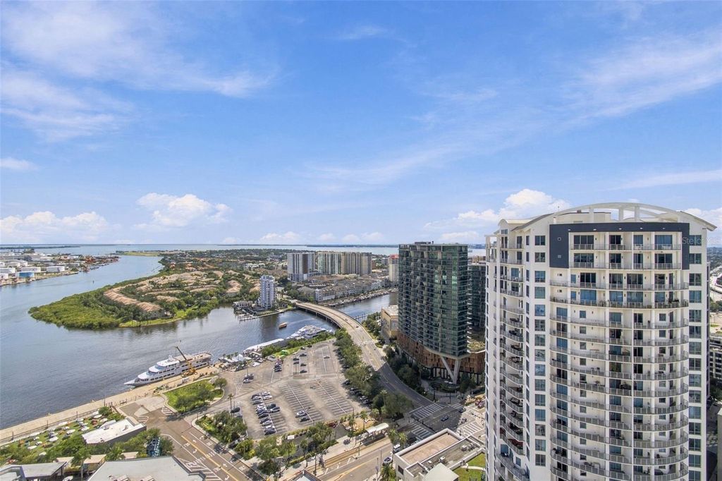 Image 70 of property listing at 1209 E CUMBERLAND AVENUE 2901, Tampa, FL 33602