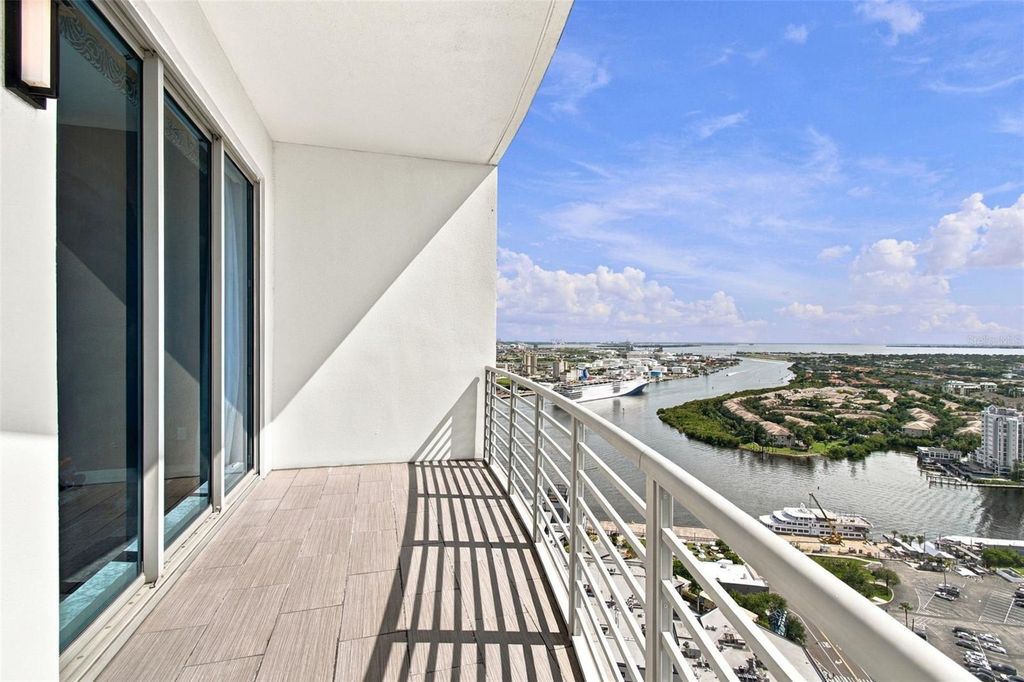 Image 74 of property listing at 1209 E CUMBERLAND AVENUE 2901, Tampa, FL 33602