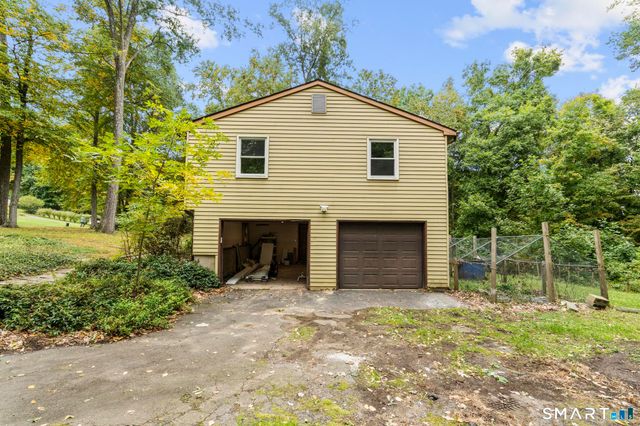 32 Woodhaven Drive, Burlington, CT 06013