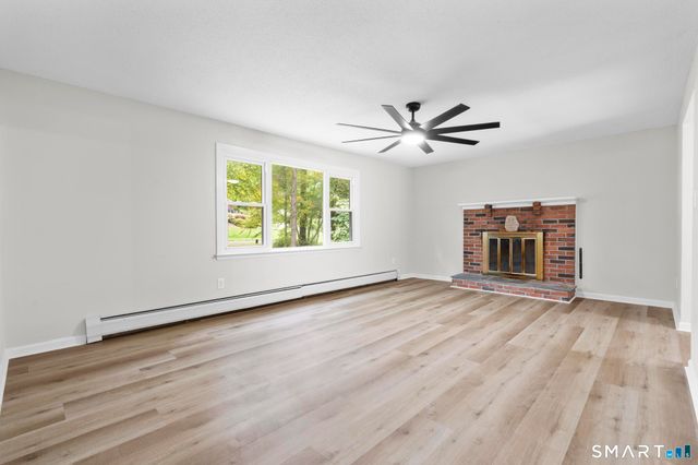 32 Woodhaven Drive, Burlington, CT 06013