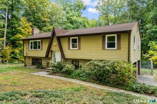 32 Woodhaven Drive, Burlington, CT 06013