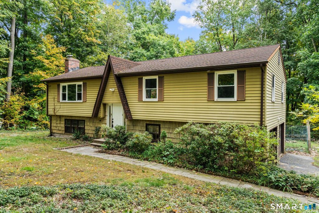 32 Woodhaven Drive, Burlington, CT 06013