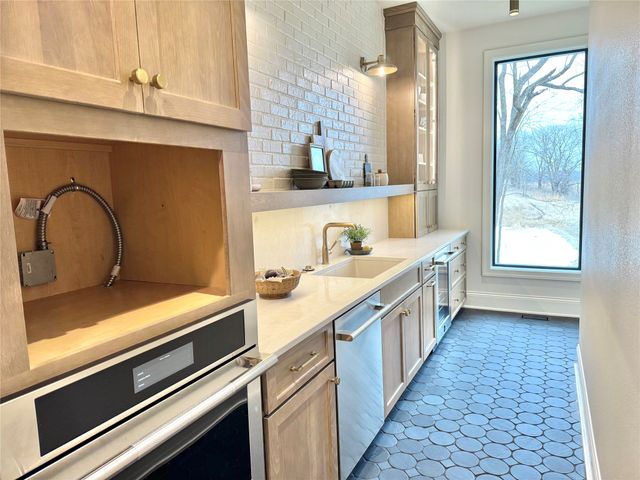 10321 Thorne Drive, West Des Moines, IA 50266