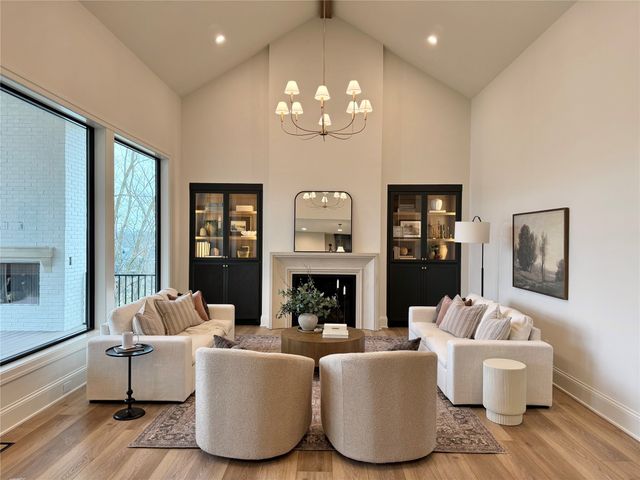 10321 Thorne Drive, West Des Moines, IA 50266