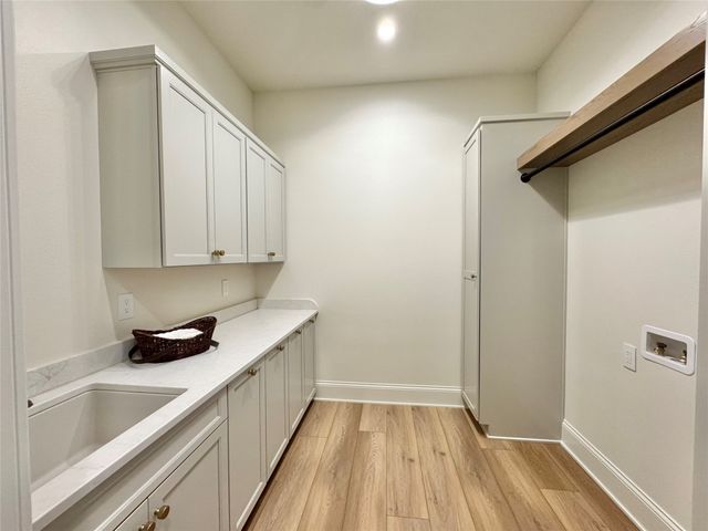 10321 Thorne Drive, West Des Moines, IA 50266