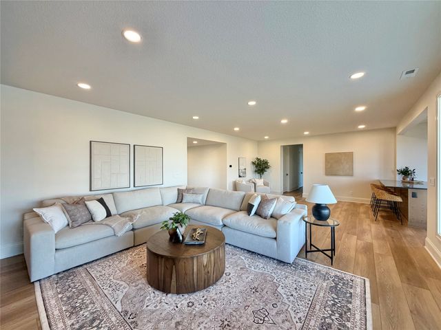 10321 Thorne Drive, West Des Moines, IA 50266