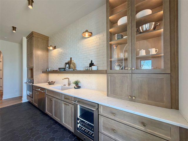 10321 Thorne Drive, West Des Moines, IA 50266