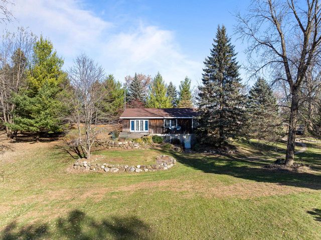 W1049 County Road D, Burlington, WI 53105