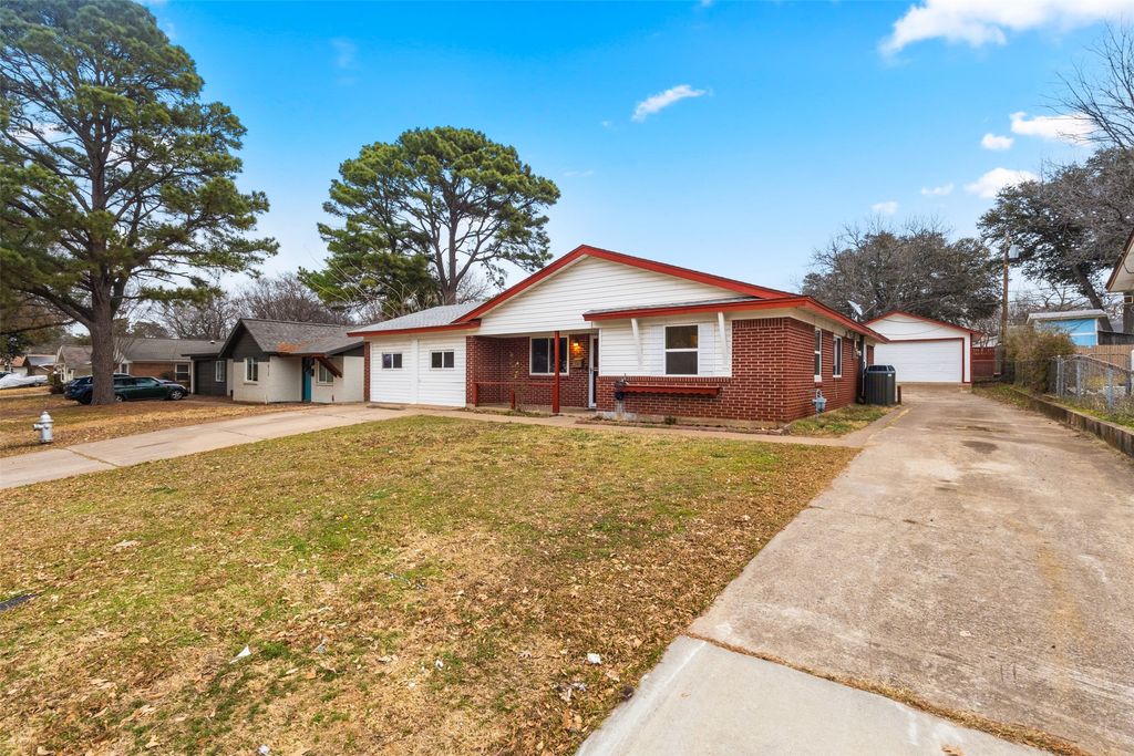 501 Franklin Drive, Euless, TX 76040