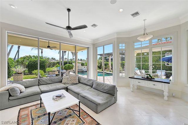 2052 Isla Vista LN, Naples, FL 34105