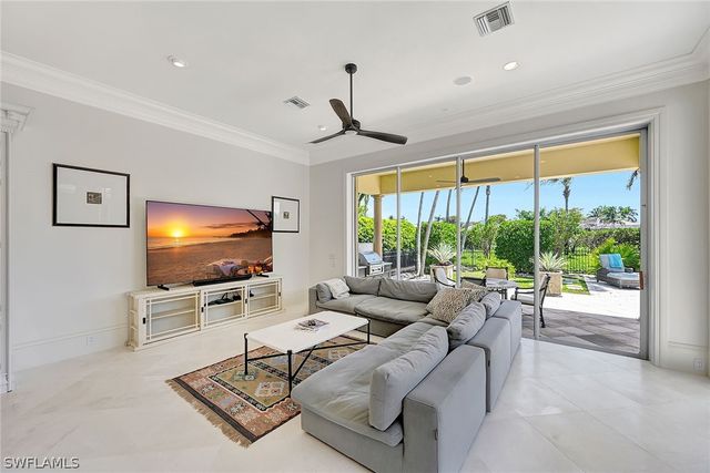 2052 Isla Vista LN, Naples, FL 34105