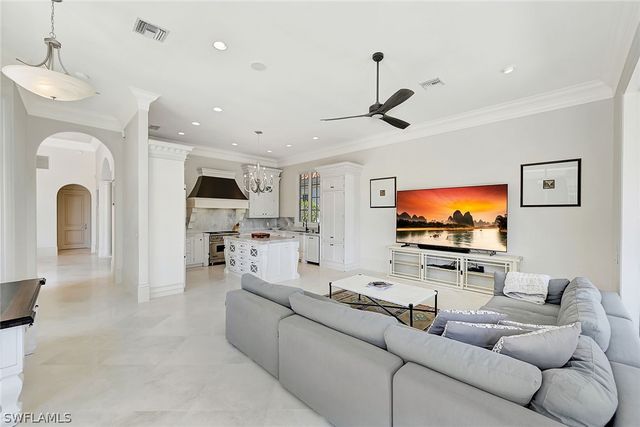 2052 Isla Vista LN, Naples, FL 34105