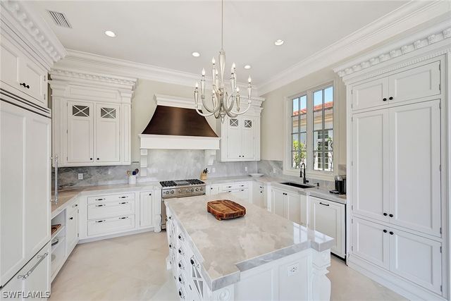 2052 Isla Vista LN, Naples, FL 34105