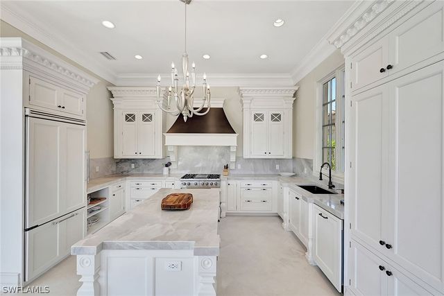 2052 Isla Vista LN, Naples, FL 34105