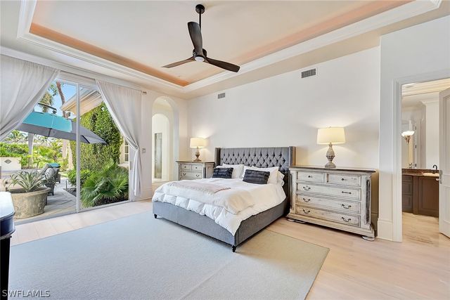 2052 Isla Vista LN, Naples, FL 34105