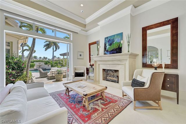 2052 Isla Vista LN, Naples, FL 34105