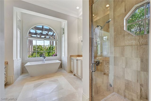 2052 Isla Vista LN, Naples, FL 34105