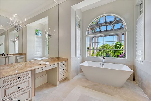 2052 Isla Vista LN, Naples, FL 34105