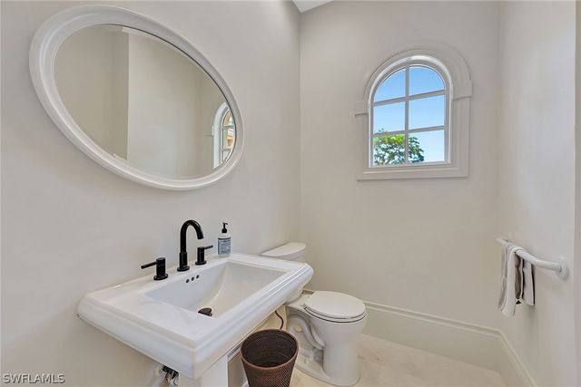 2052 Isla Vista LN, Naples, FL 34105