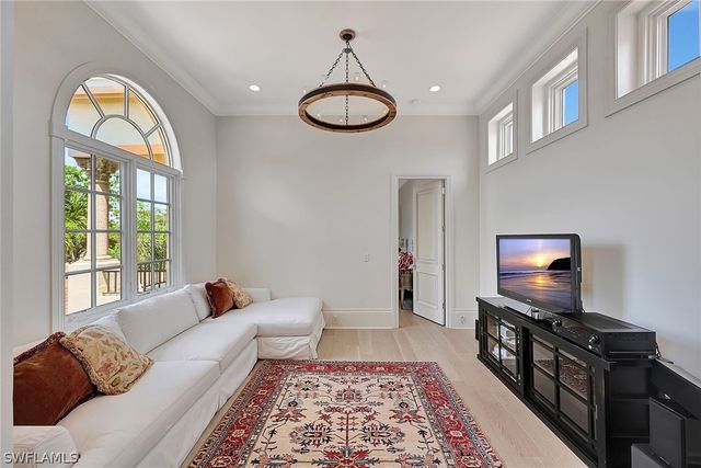 2052 Isla Vista LN, Naples, FL 34105