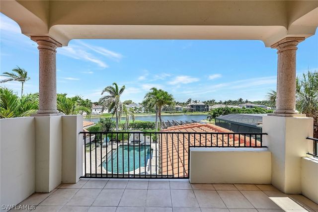 2052 Isla Vista LN, Naples, FL 34105