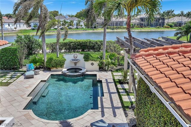 2052 Isla Vista LN, Naples, FL 34105