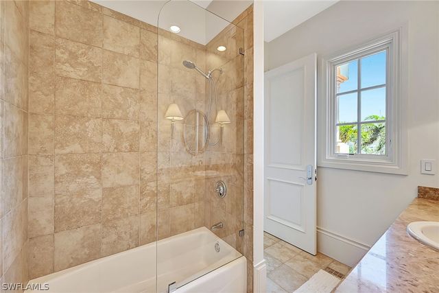 2052 Isla Vista LN, Naples, FL 34105