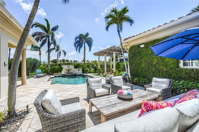 2052 Isla Vista LN, Naples, FL 34105