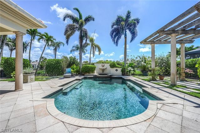 2052 Isla Vista LN, Naples, FL 34105