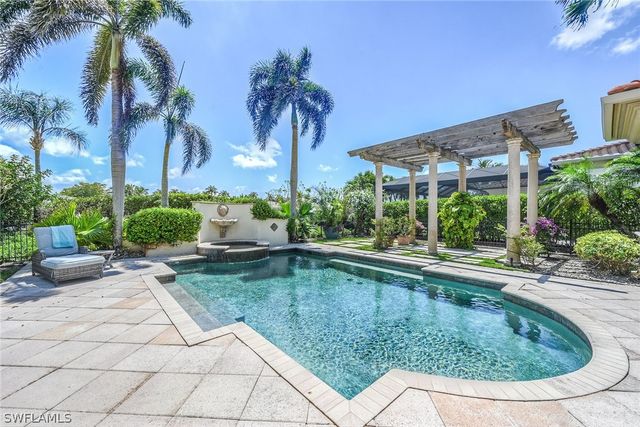 2052 Isla Vista LN, Naples, FL 34105