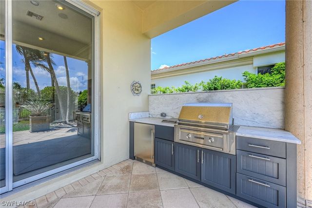 2052 Isla Vista LN, Naples, FL 34105