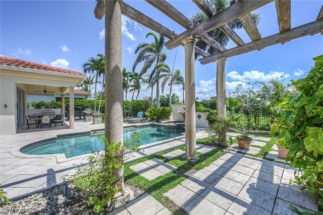 2052 Isla Vista LN, Naples, FL 34105