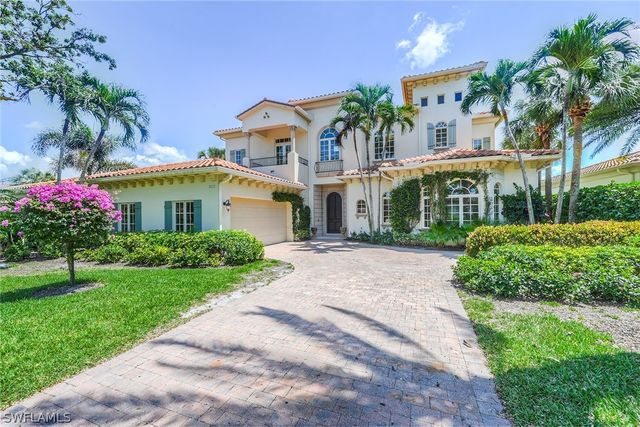 2052 Isla Vista LN, Naples, FL 34105