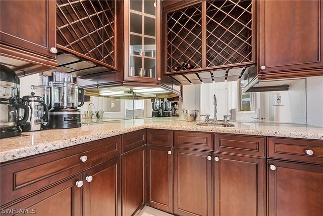 2052 Isla Vista LN, Naples, FL 34105