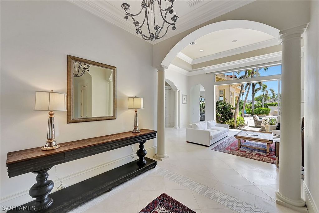 2052 Isla Vista LN, Naples, FL 34105