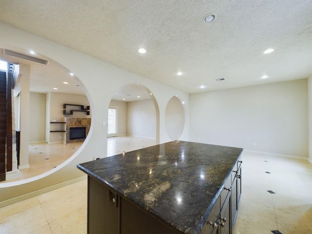 2611 Lawrence Street, Houston, TX 77008