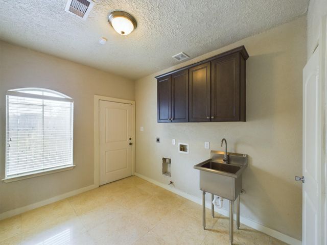 2611 Lawrence Street, Houston, TX 77008