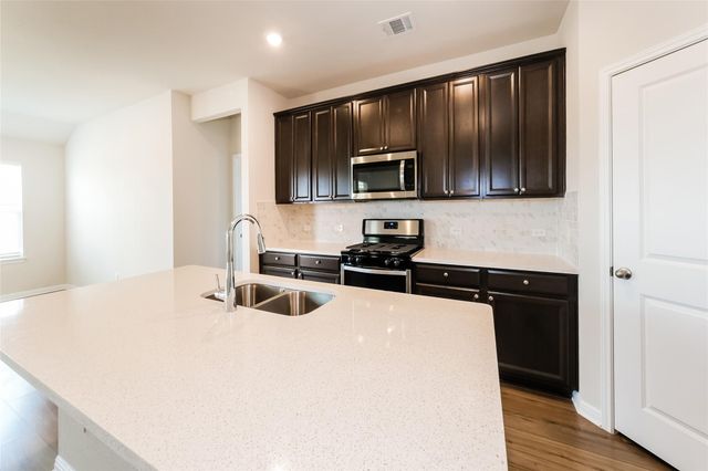 1021 Round Bale RD, Hutto, TX 78634