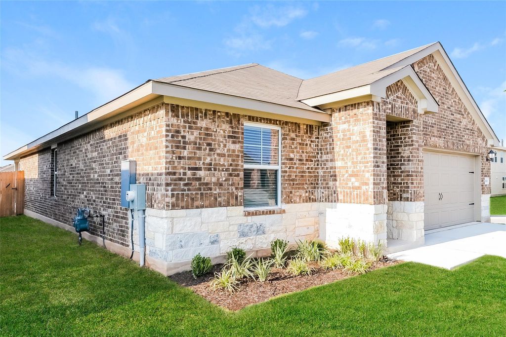 1021 Round Bale RD, Hutto, TX 78634
