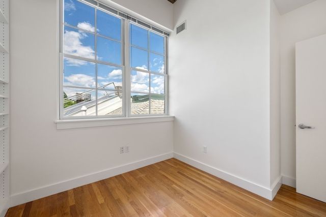 155 Brookline St 8, Cambridge, MA 02139