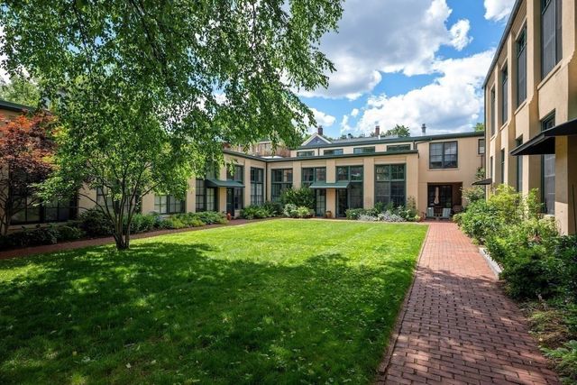 155 Brookline St 8, Cambridge, MA 02139