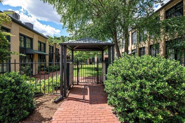 155 Brookline St 8, Cambridge, MA 02139